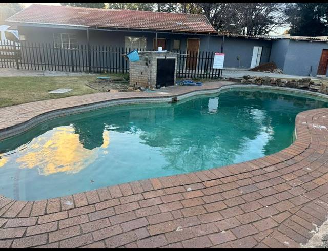 15 BEDROOM HOUSE FOR SALE IN RHODESFIELD